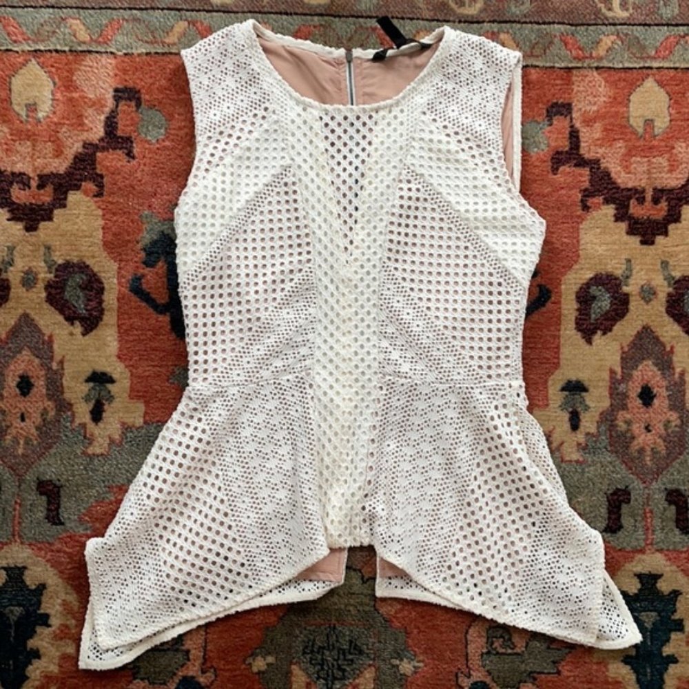 BCBGMAXAZRIA Dalina Asymmetrical Cream Lace Peplum Top XS Cream/ White